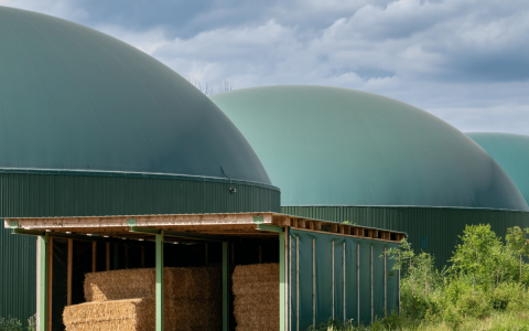 Planta de Biogás en zona agricola.